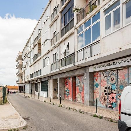 Stroll To Coffee Shops Near A Renovated Hillside Apartment In Graca Lisboa المظهر الخارجي الصورة