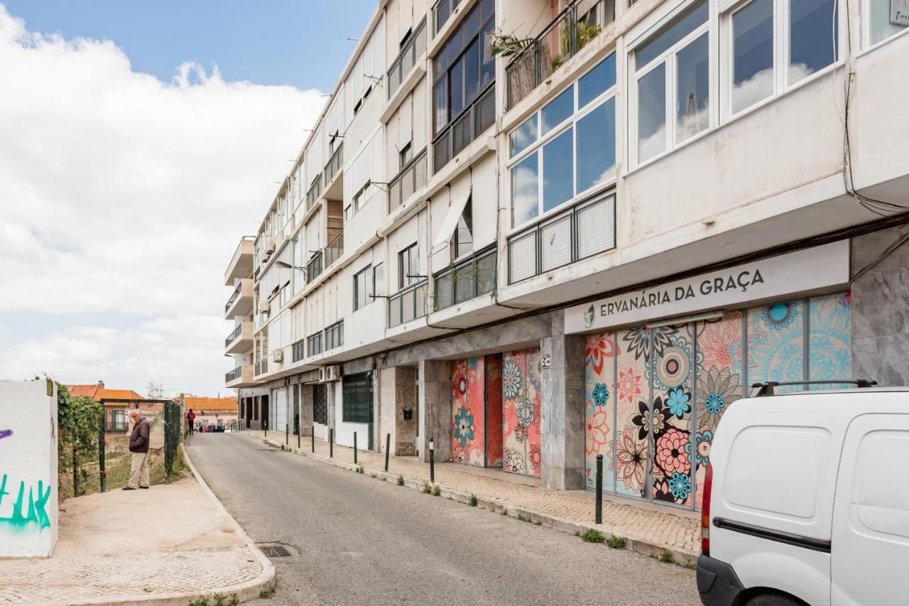 Stroll To Coffee Shops Near A Renovated Hillside Apartment In Graca Lisboa المظهر الخارجي الصورة