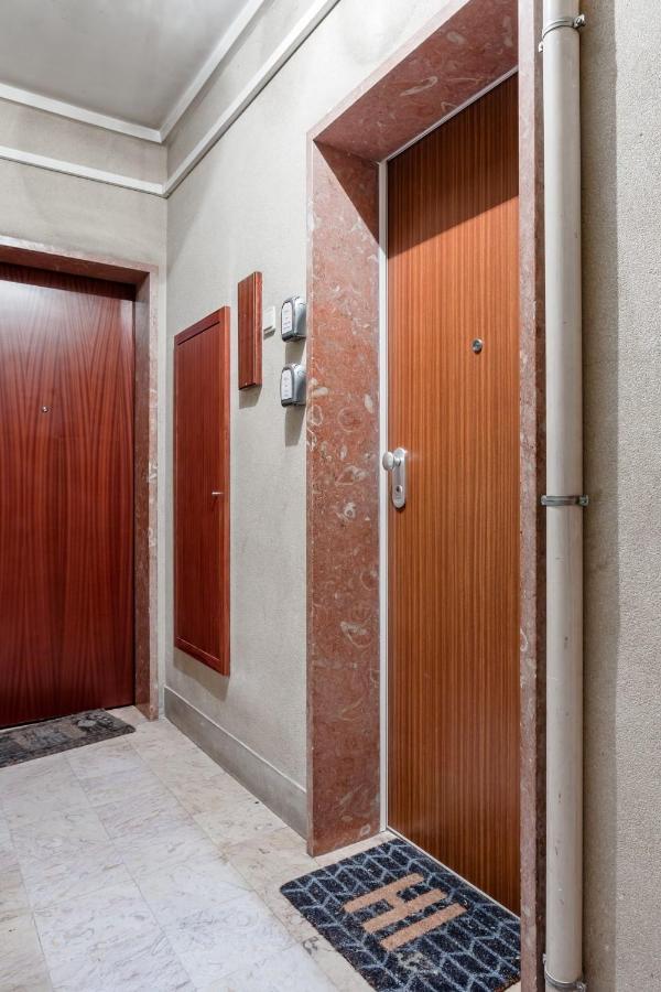 Stroll To Coffee Shops Near A Renovated Hillside Apartment In Graca Lisboa المظهر الخارجي الصورة