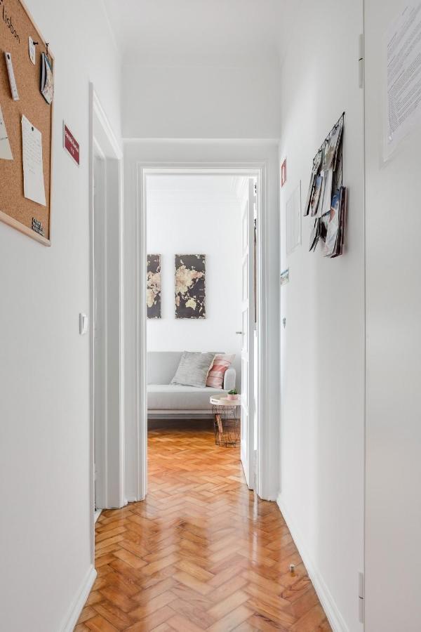 Stroll To Coffee Shops Near A Renovated Hillside Apartment In Graca Lisboa المظهر الخارجي الصورة