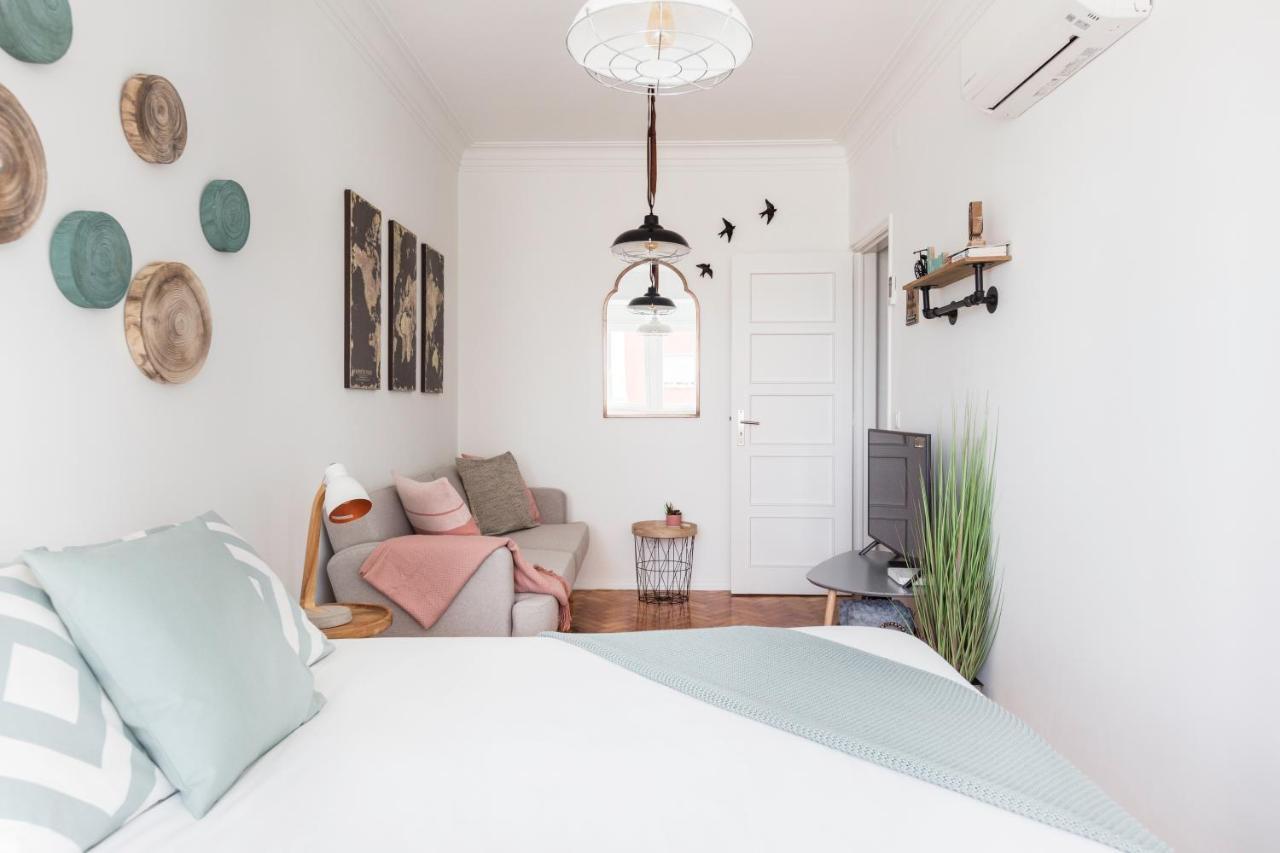 Stroll To Coffee Shops Near A Renovated Hillside Apartment In Graca Lisboa المظهر الخارجي الصورة