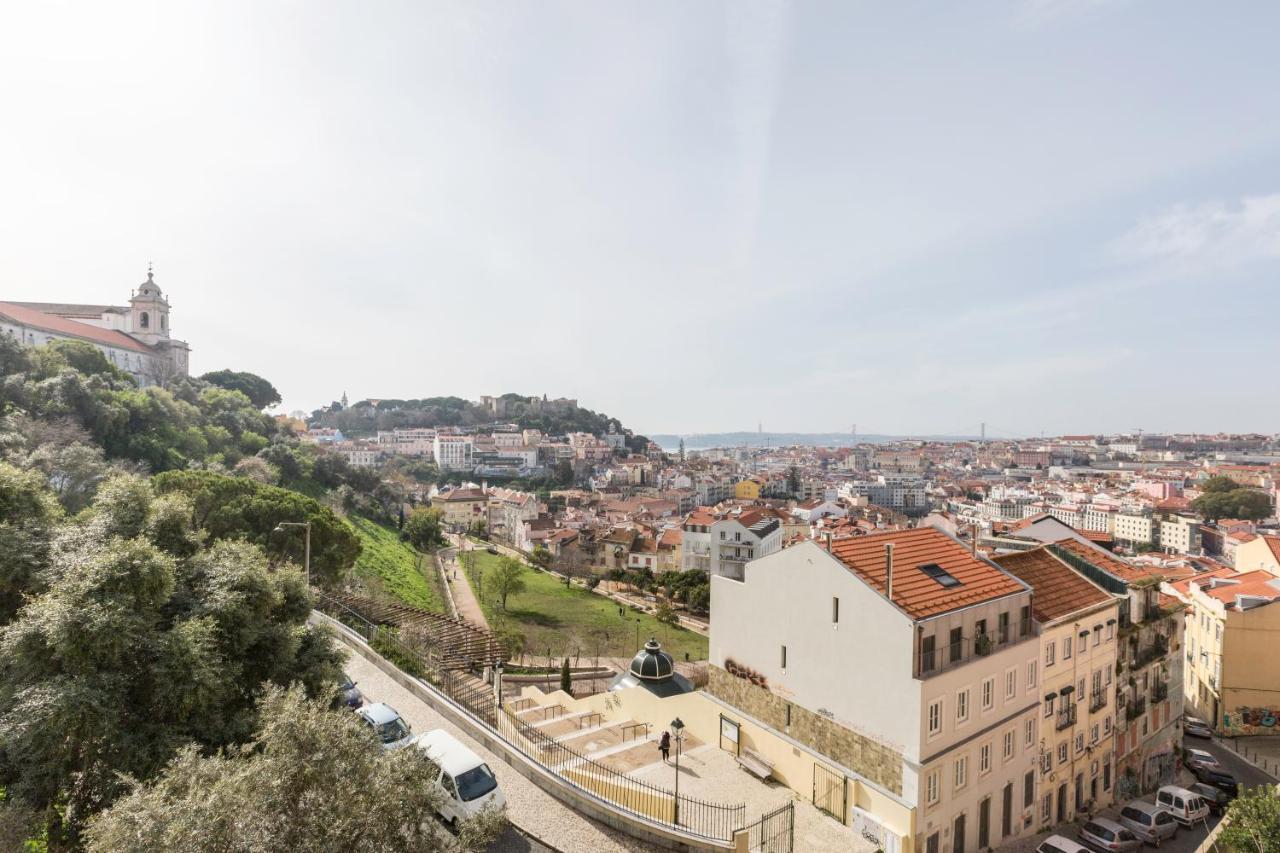 Stroll To Coffee Shops Near A Renovated Hillside Apartment In Graca Lisboa المظهر الخارجي الصورة