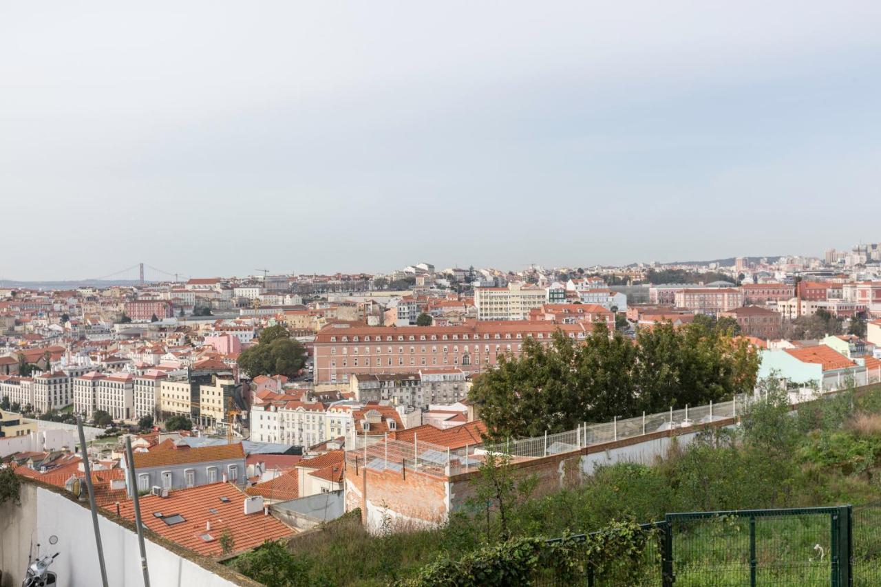 Stroll To Coffee Shops Near A Renovated Hillside Apartment In Graca Lisboa المظهر الخارجي الصورة