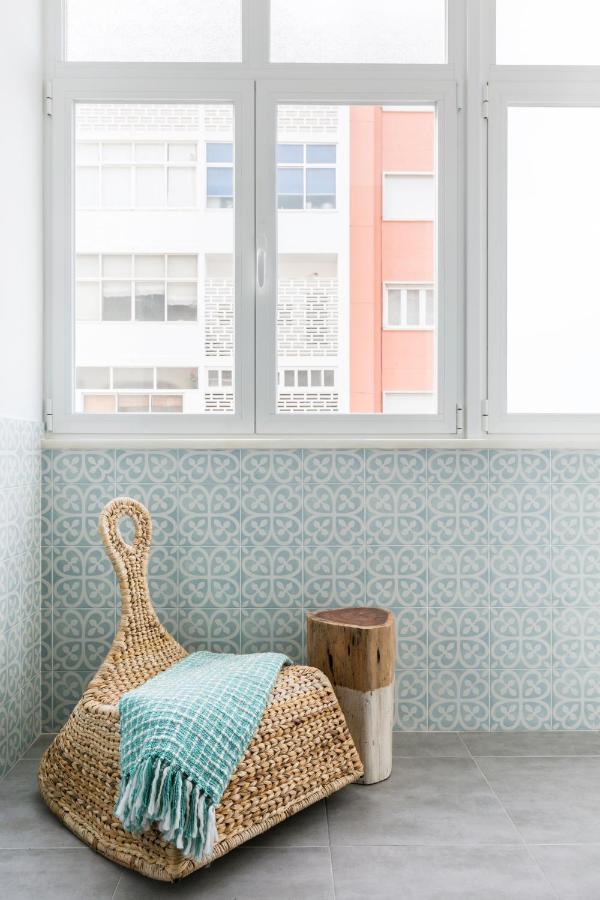 Stroll To Coffee Shops Near A Renovated Hillside Apartment In Graca Lisboa المظهر الخارجي الصورة
