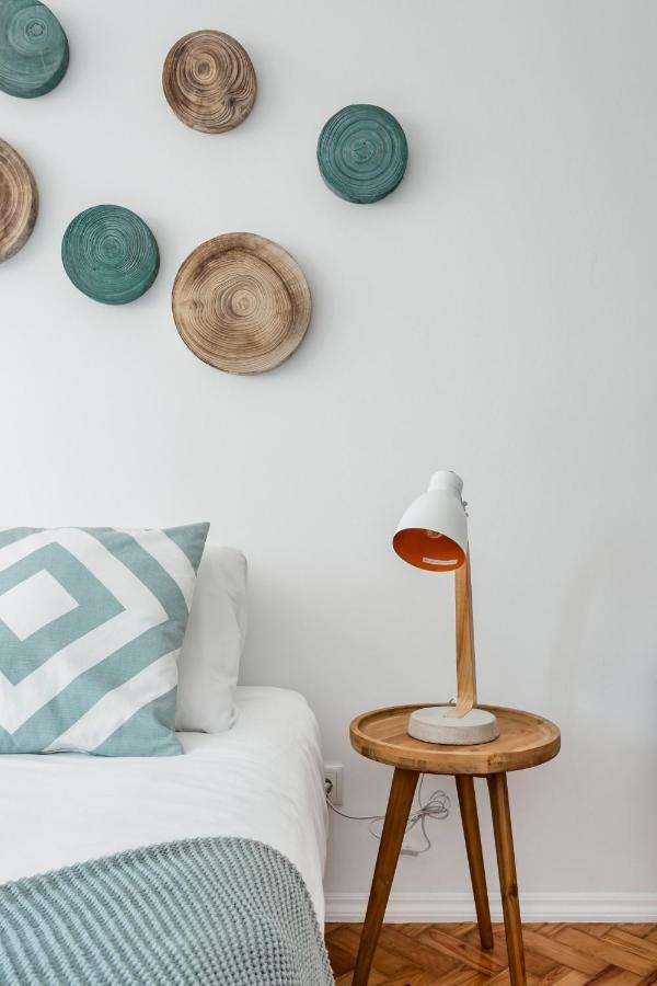 Stroll To Coffee Shops Near A Renovated Hillside Apartment In Graca Lisboa المظهر الخارجي الصورة