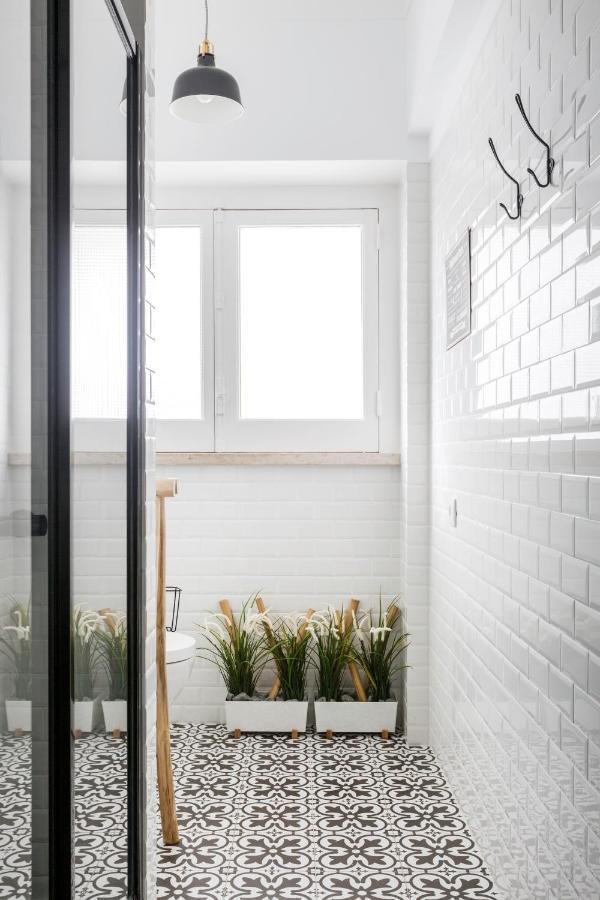 Stroll To Coffee Shops Near A Renovated Hillside Apartment In Graca Lisboa المظهر الخارجي الصورة