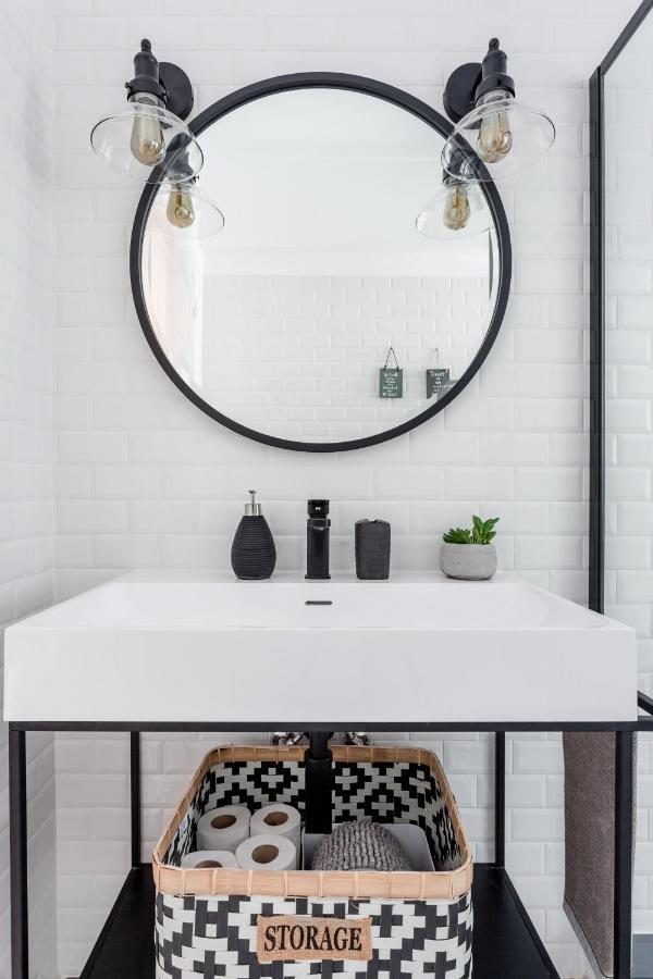 Stroll To Coffee Shops Near A Renovated Hillside Apartment In Graca Lisboa المظهر الخارجي الصورة