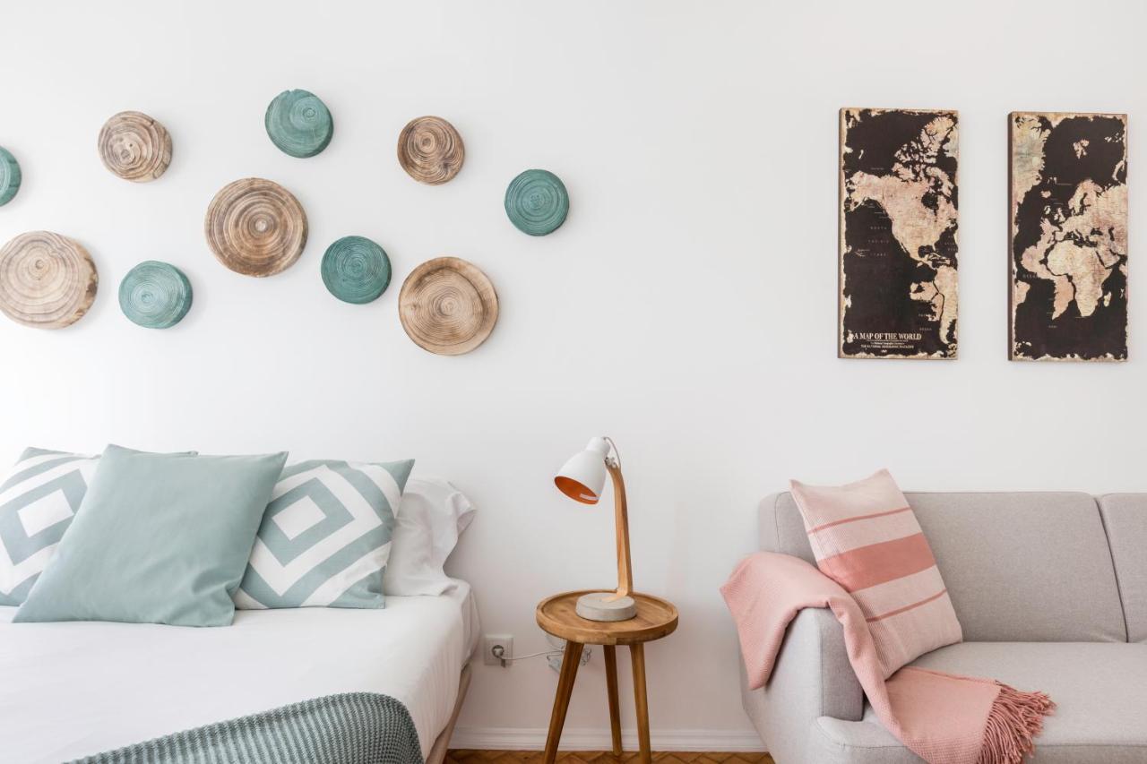 Stroll To Coffee Shops Near A Renovated Hillside Apartment In Graca Lisboa المظهر الخارجي الصورة