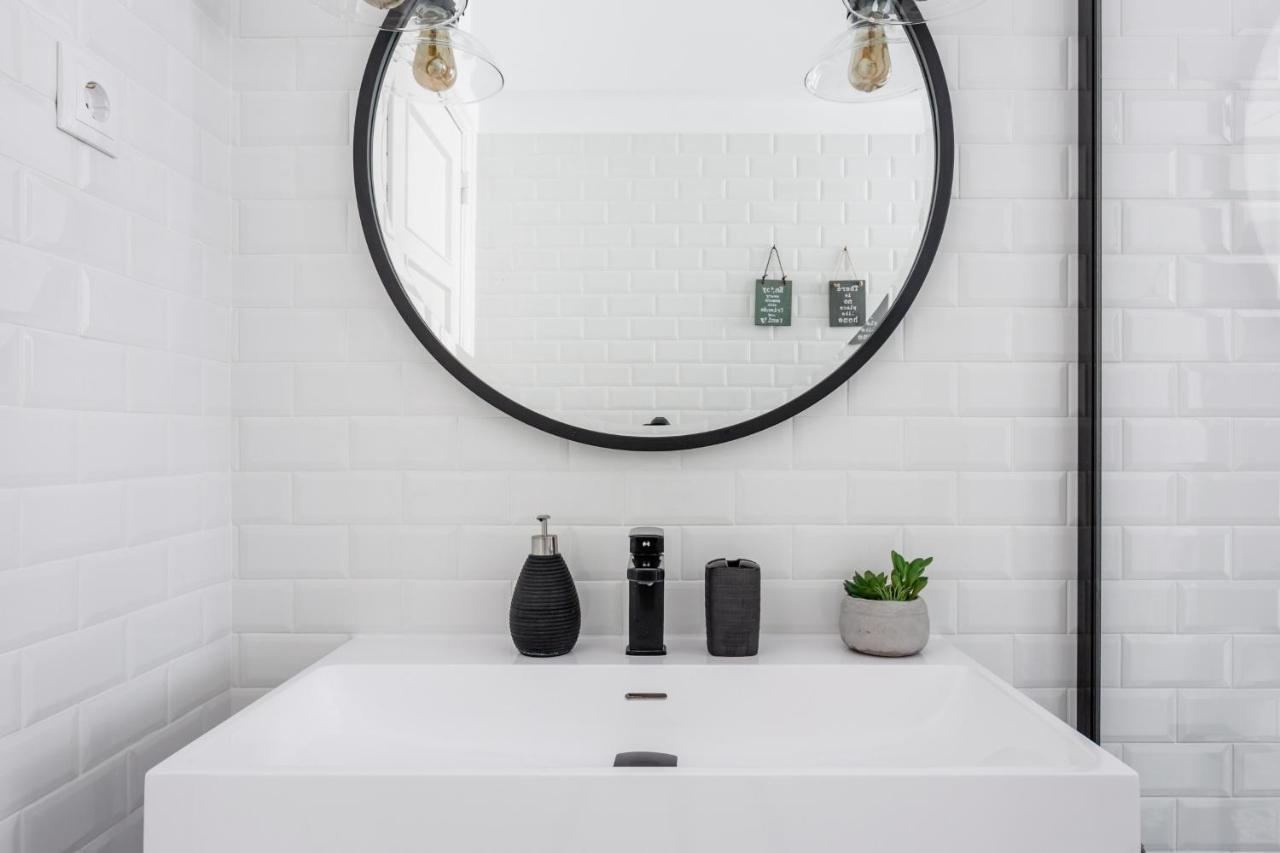 Stroll To Coffee Shops Near A Renovated Hillside Apartment In Graca Lisboa المظهر الخارجي الصورة