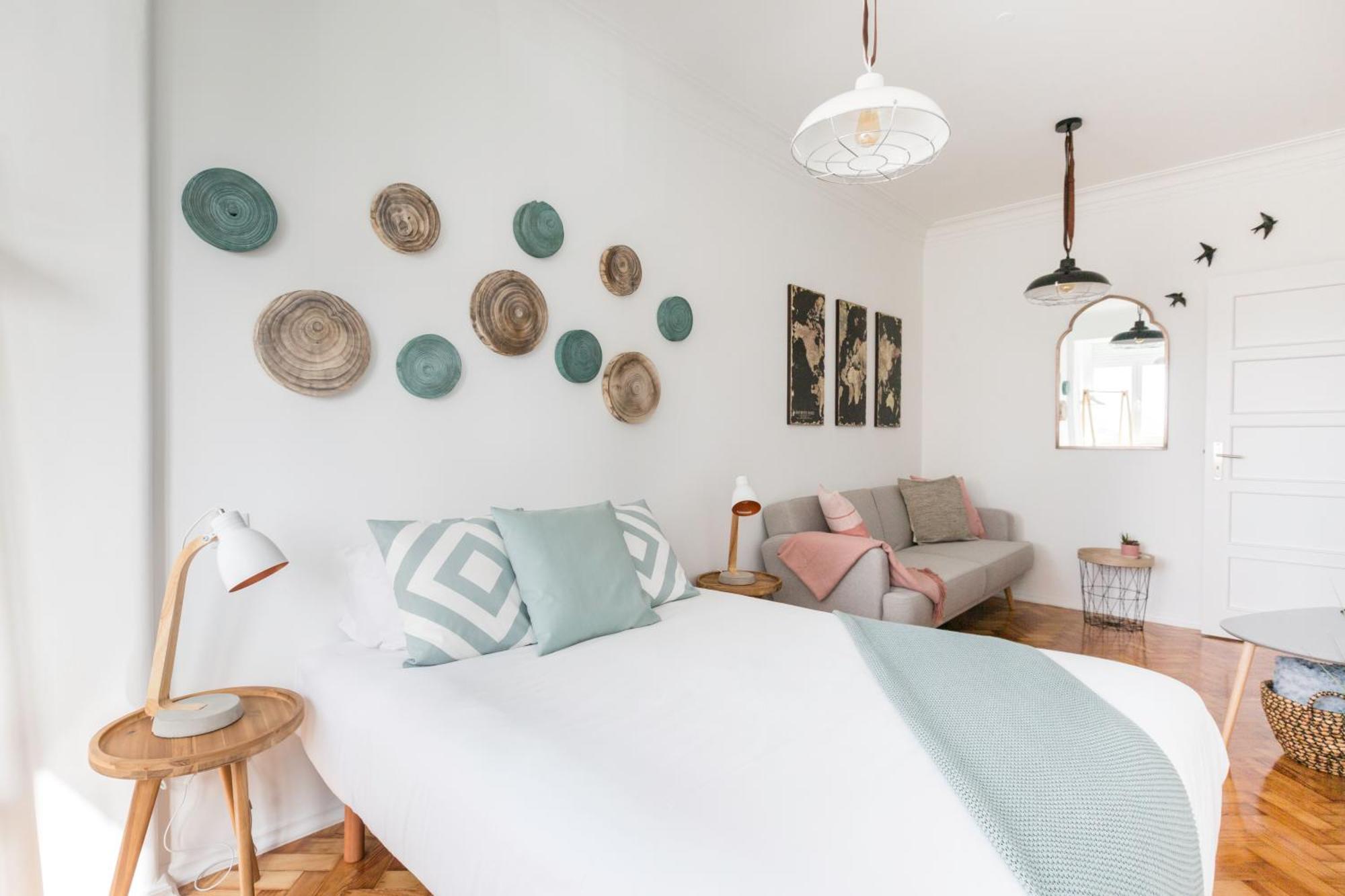 Stroll To Coffee Shops Near A Renovated Hillside Apartment In Graca Lisboa المظهر الخارجي الصورة